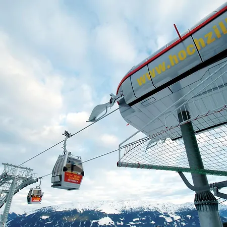 Attractive In Kaltenbach On The Slope 公寓