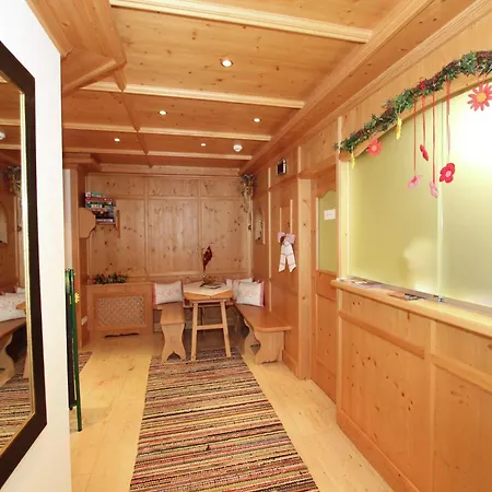 Attractive In Kaltenbach On The Slope Apartman Stumm